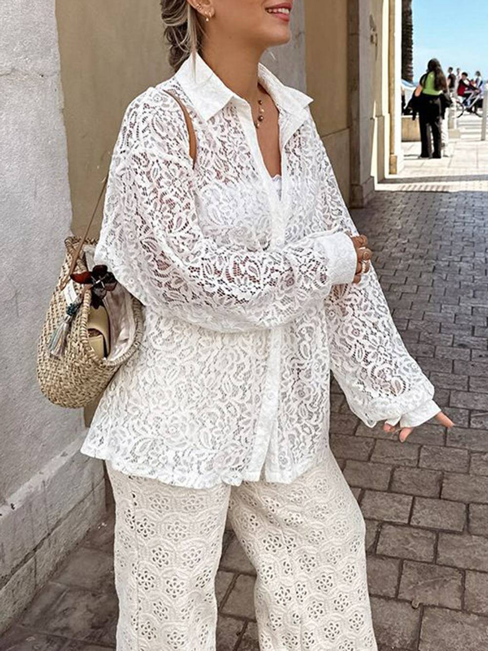 Camisa tipo pareo con encaje floral