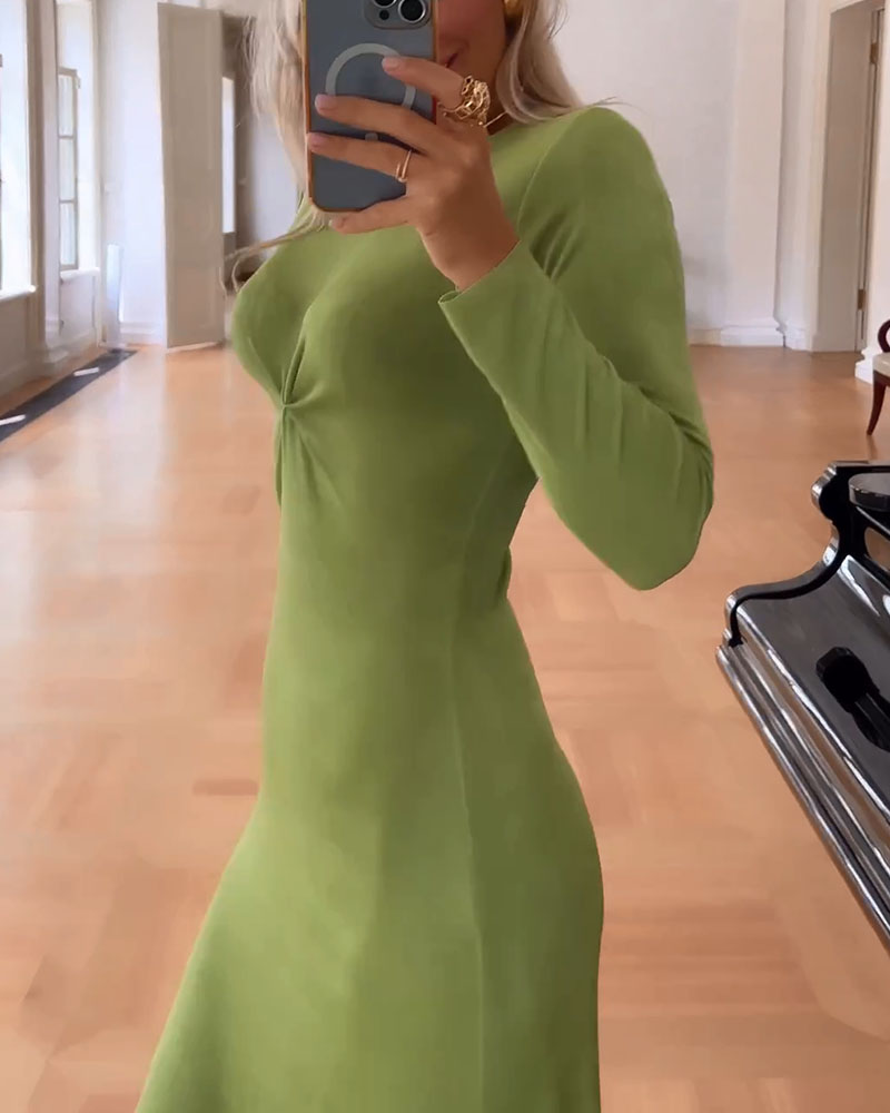 Schickes tailliertes langes Kleid