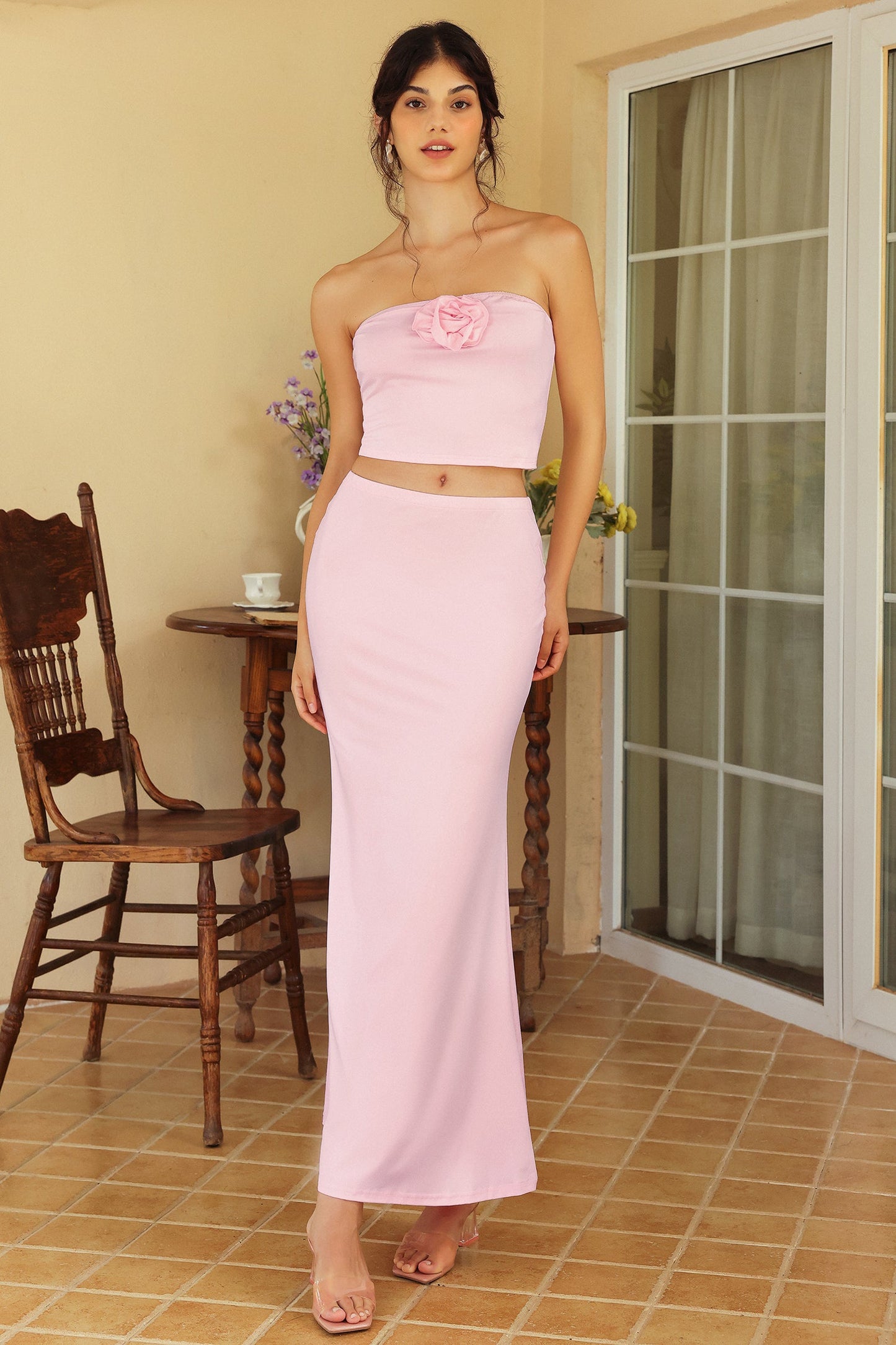 Robe mi-longue sans manches à fleurs en deux pièces rose