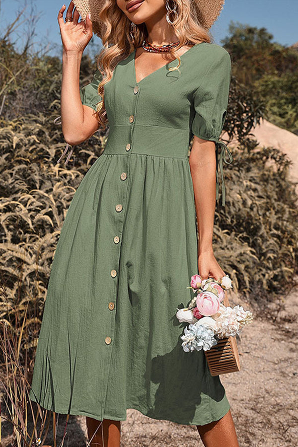 Robe en coton et lin de couleur unie à manches courtes et col en V