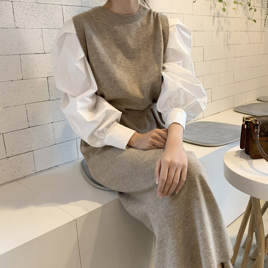 Elegantes Strickkleid mit Puffärmeln und Rundhalsausschnitt