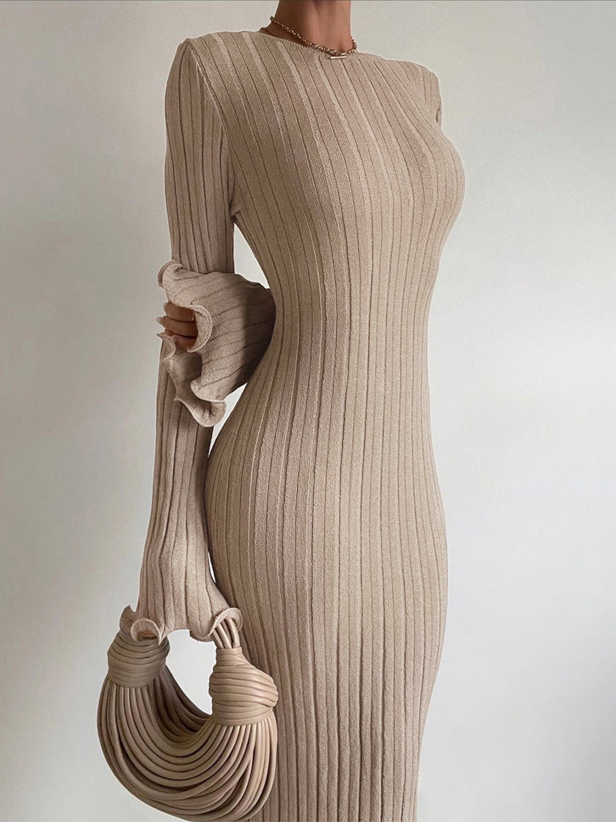 Tranquility – Geripptes, rückenfreies, langärmliges Kleid