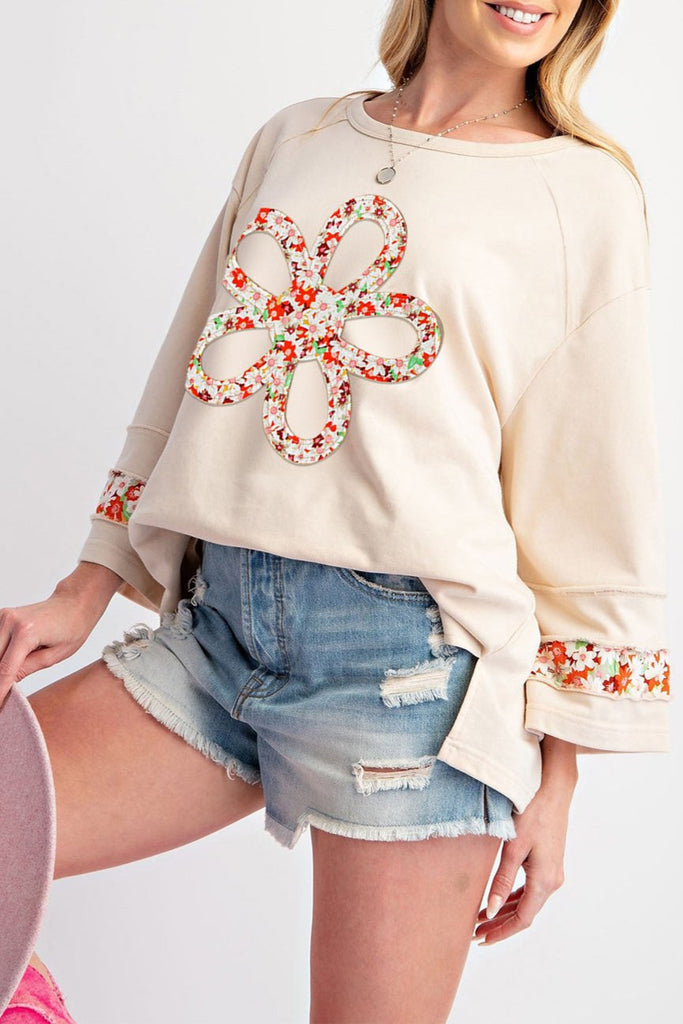 Sudadera con manga 3/4 y parche de flores recortada