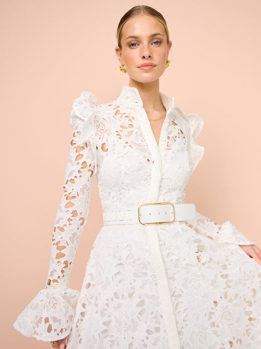 Robe longue en dentelle à manches papillon Aliyah de Leo Lin