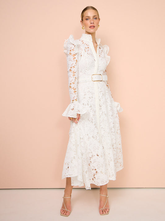 Robe longue en dentelle à manches papillon Aliyah de Leo Lin