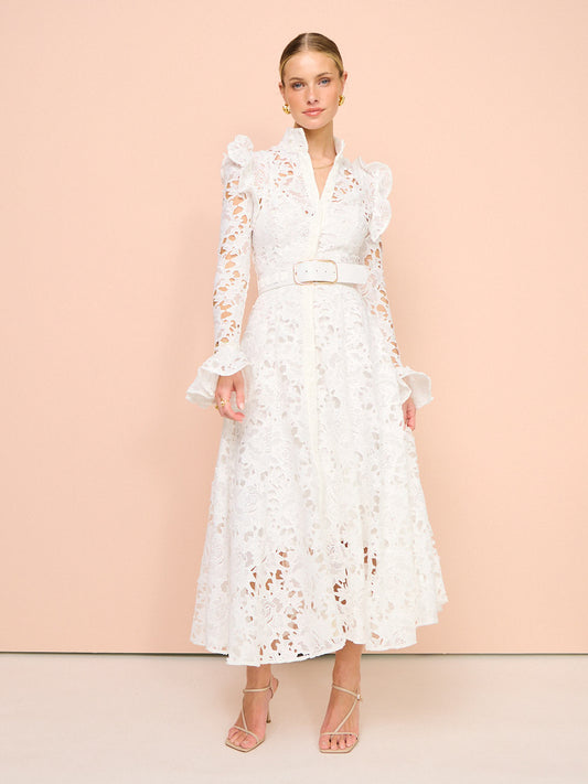 Robe longue en dentelle à manches papillon Aliyah de Leo Lin