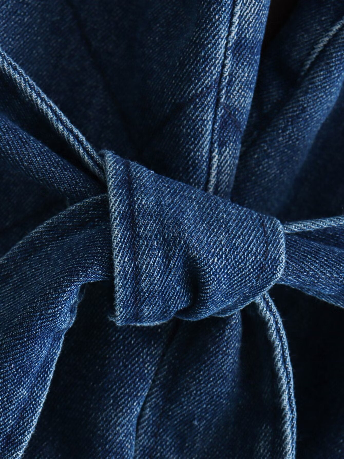 Chaqueta vaquera con solapa y cordones
