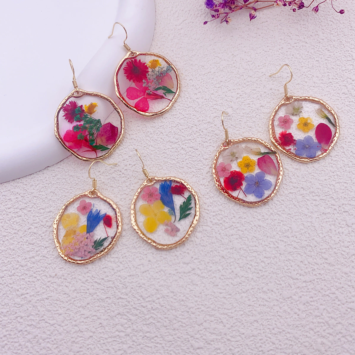 Pendientes de oro con flores secas multicolores Drop Glue