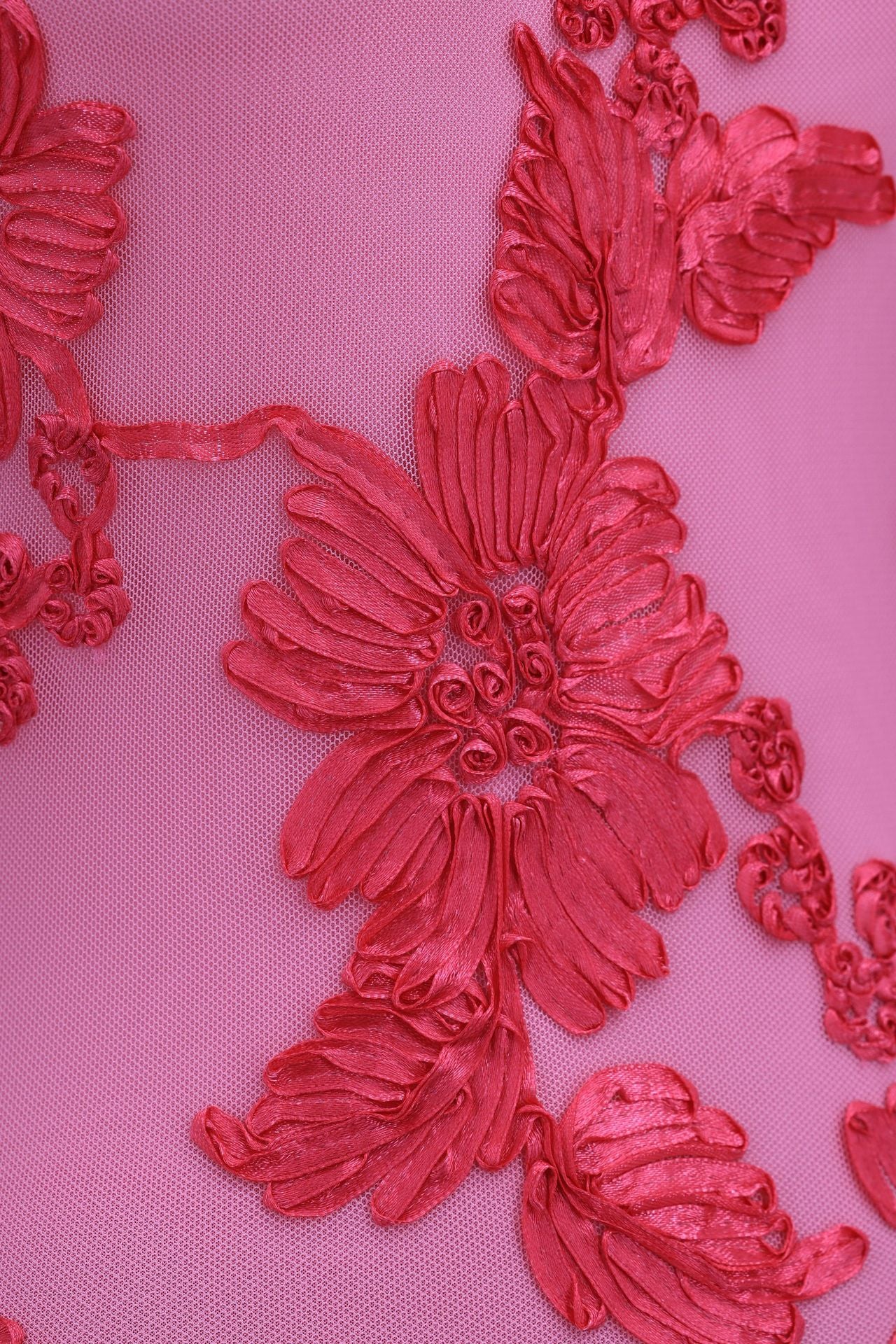 Exquisito vestido largo ajustado con estampado floral en 3D