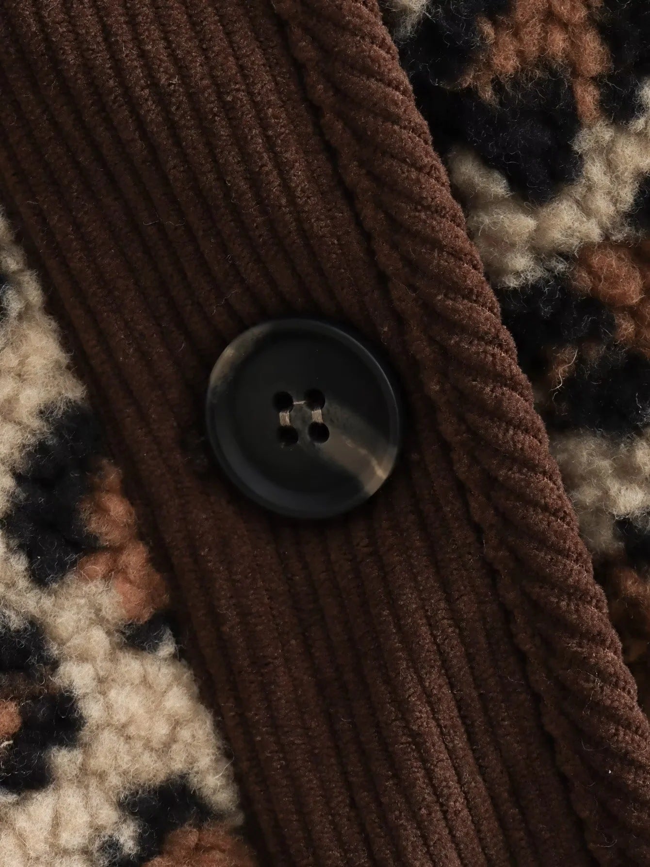 Chaqueta con estampado de leopardo y ribetes de pana