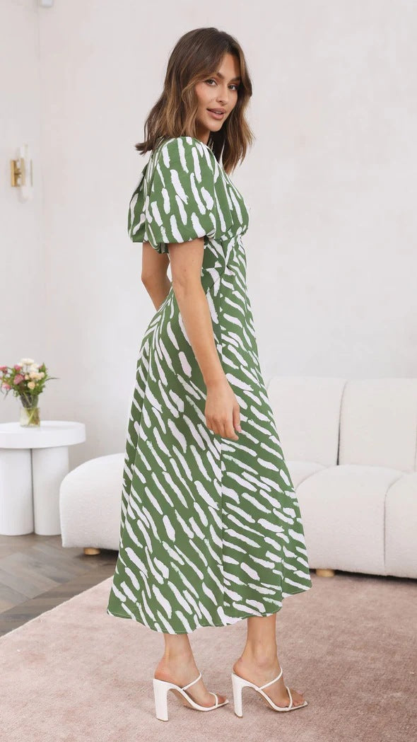Robe mi-longue trapèze à imprimé et col en V