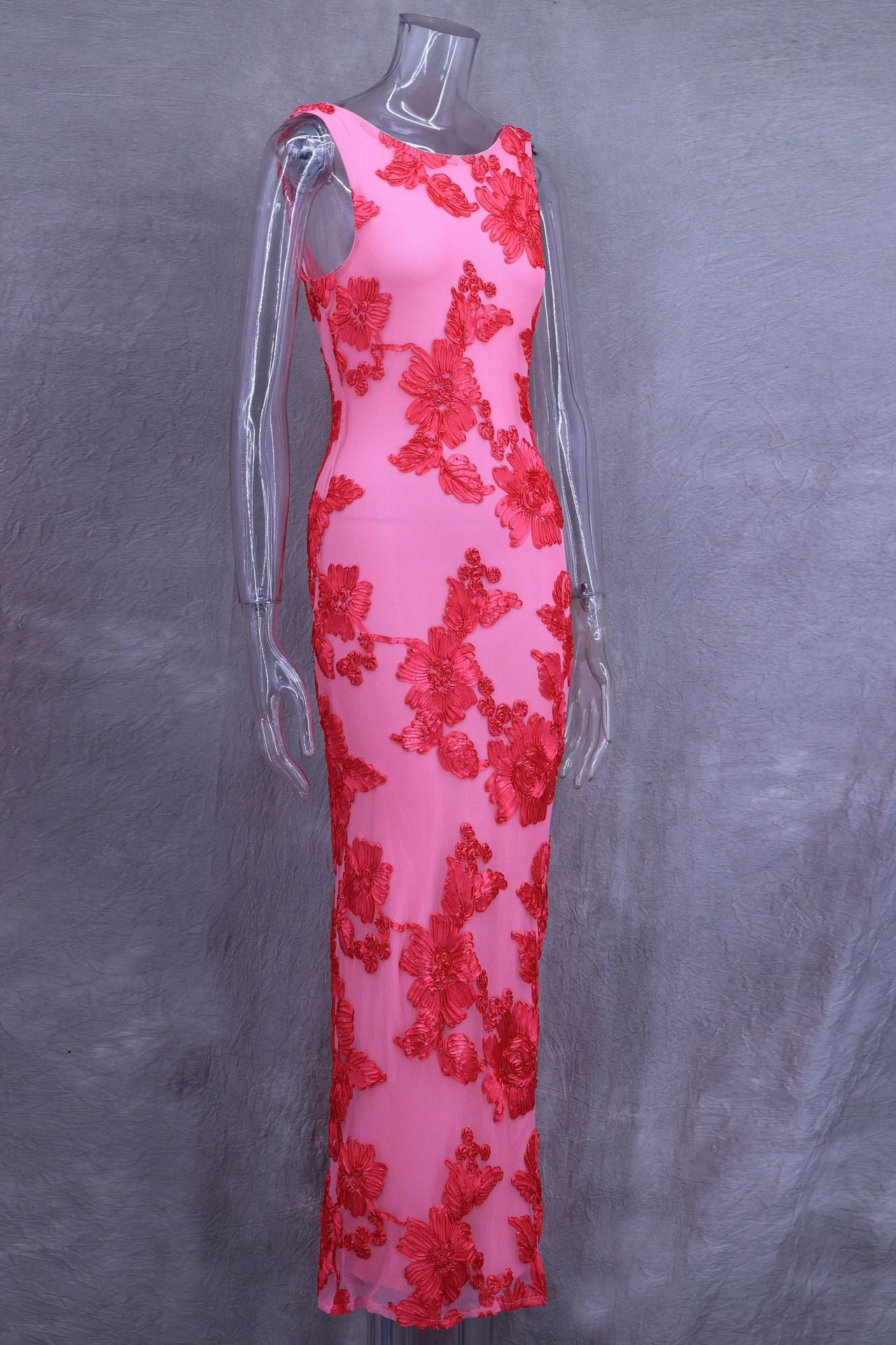 Exquisito vestido largo ajustado con estampado floral en 3D