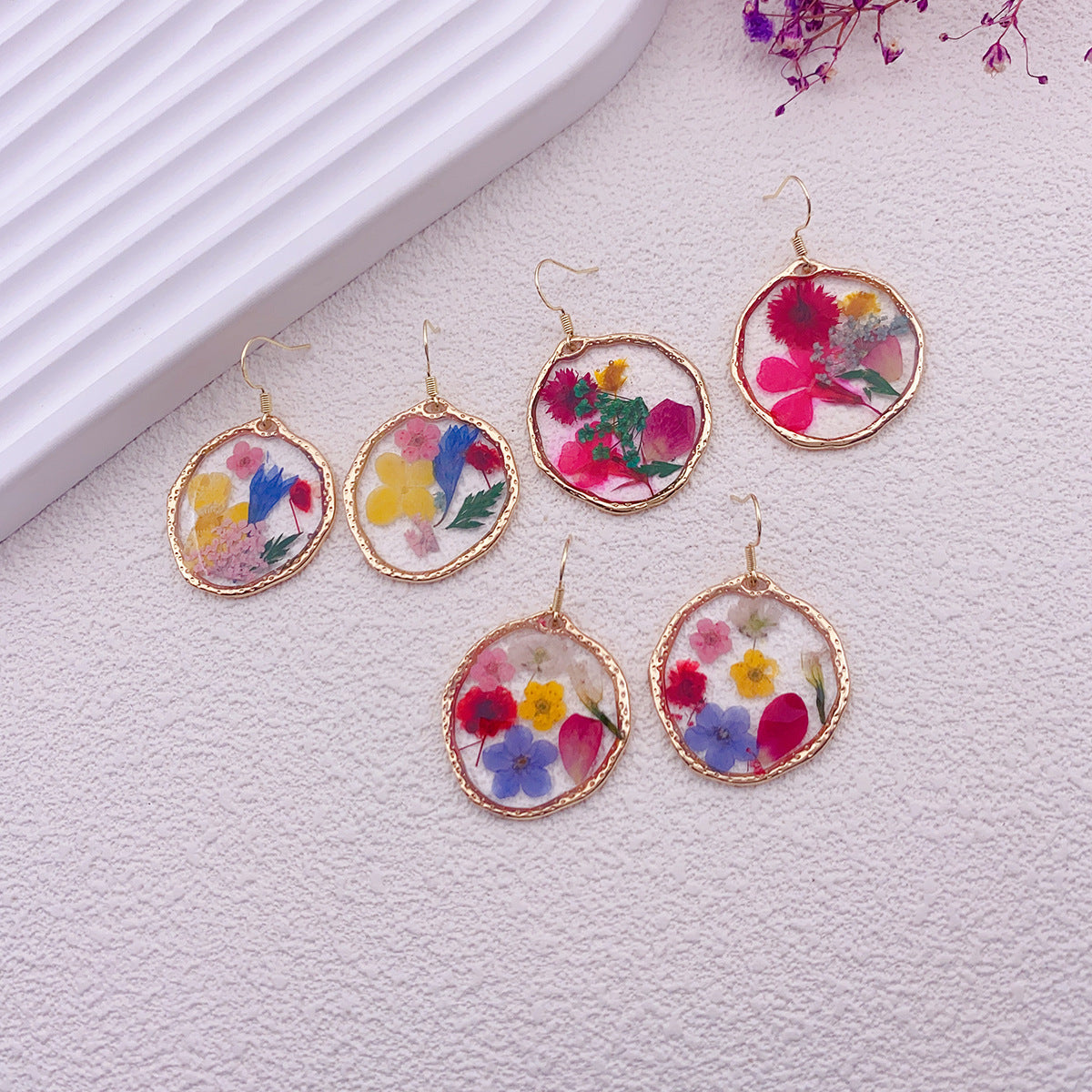 Pendientes de oro con flores secas multicolores Drop Glue