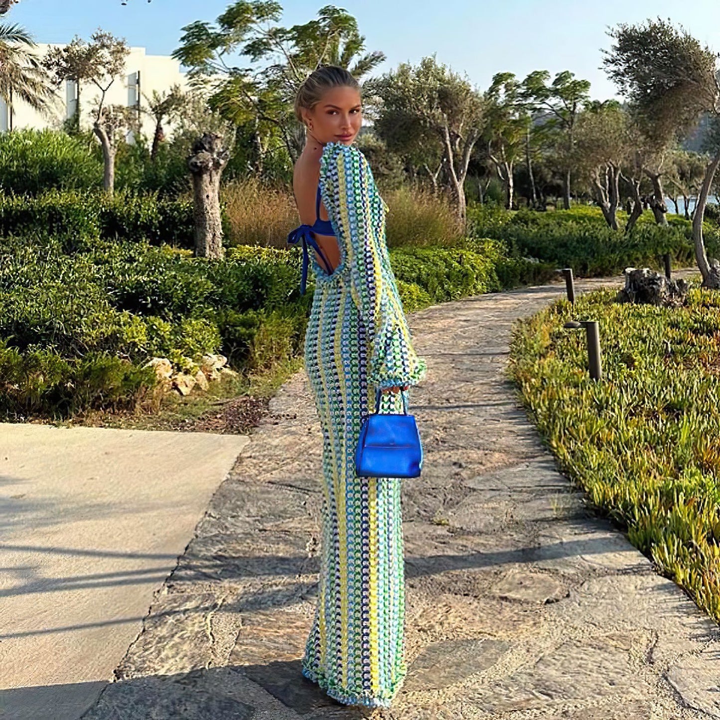 Vestido maxi de crochê listrado sem costas com mangas compridas