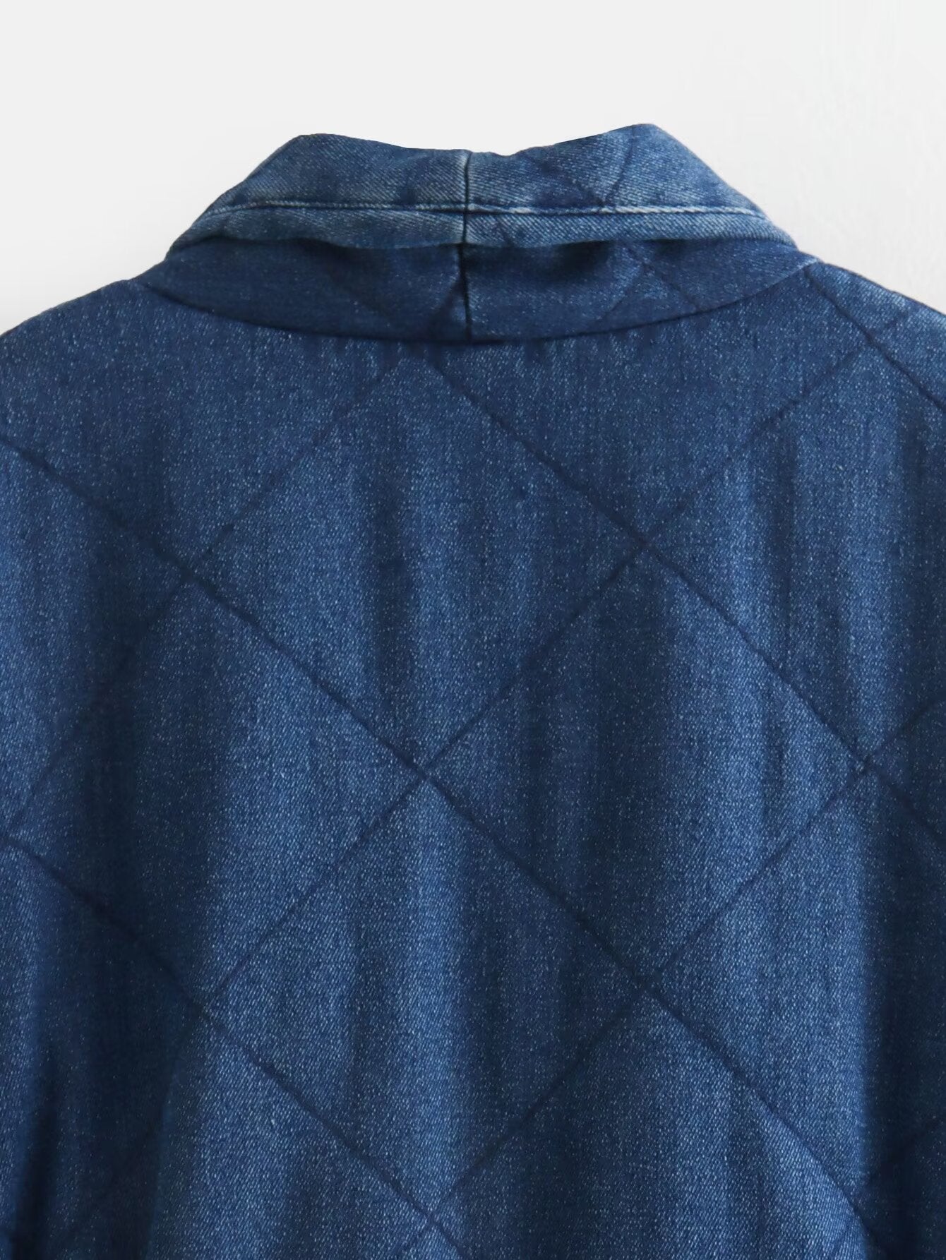 Chaqueta vaquera con solapa y cordones