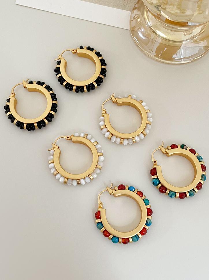 Pendientes redondos con cuentas de piedra natural de colores