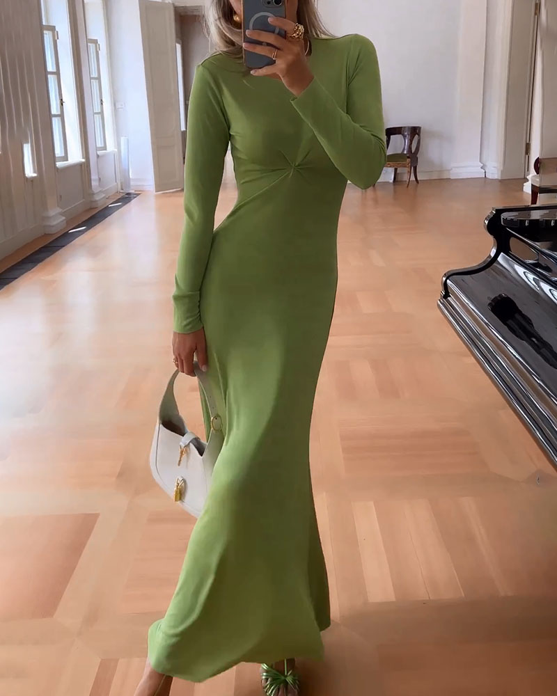 Schickes tailliertes langes Kleid