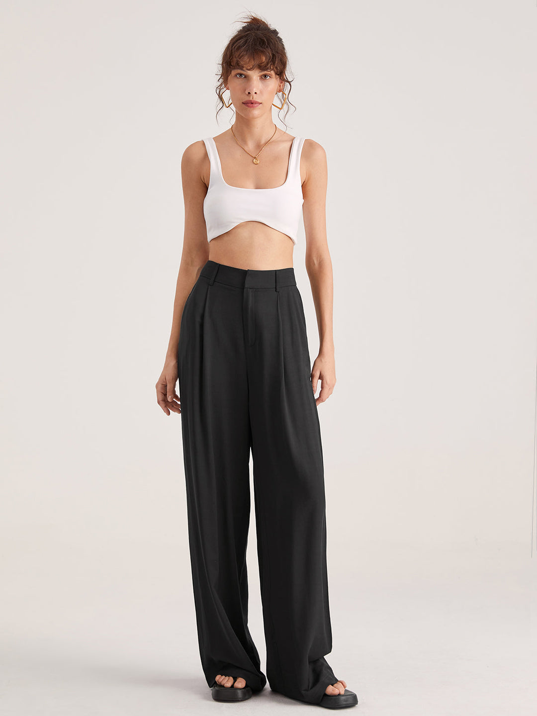 Übergroße Hose mit hoher Taille und Bügelfalten vorne 