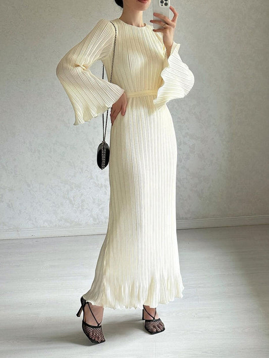 Plissiertes Maxikleid mit Glockenärmeln