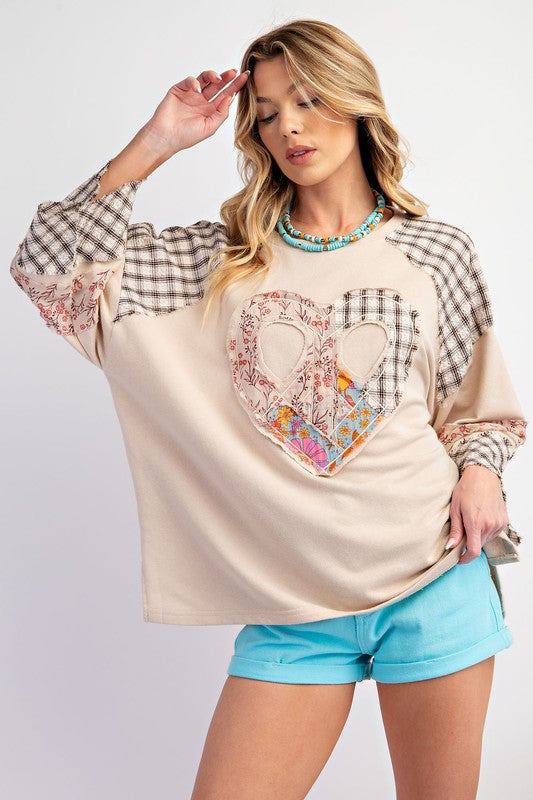 Sudadera de manga larga con parche y parche con estampado floral de corazón de la paz
