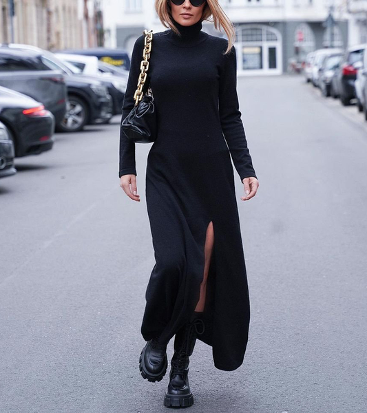 Elegantes Strickkleid mit Seitenschlitz 