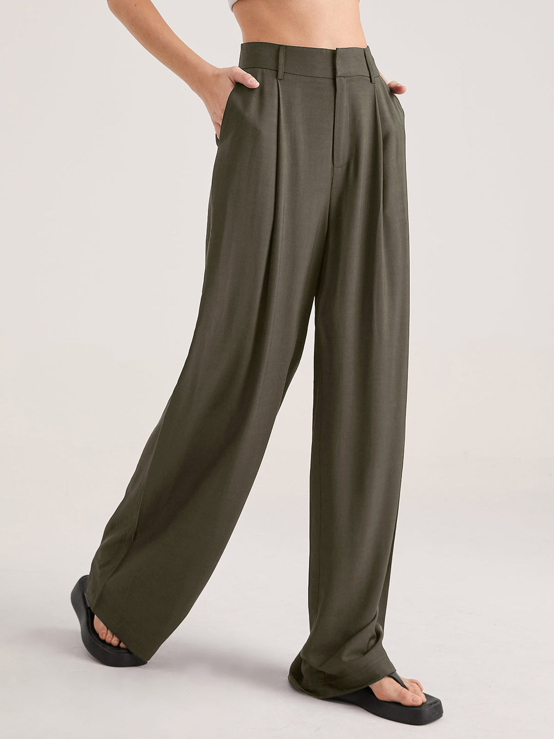 Übergroße Hose mit hoher Taille und Bügelfalten vorne 