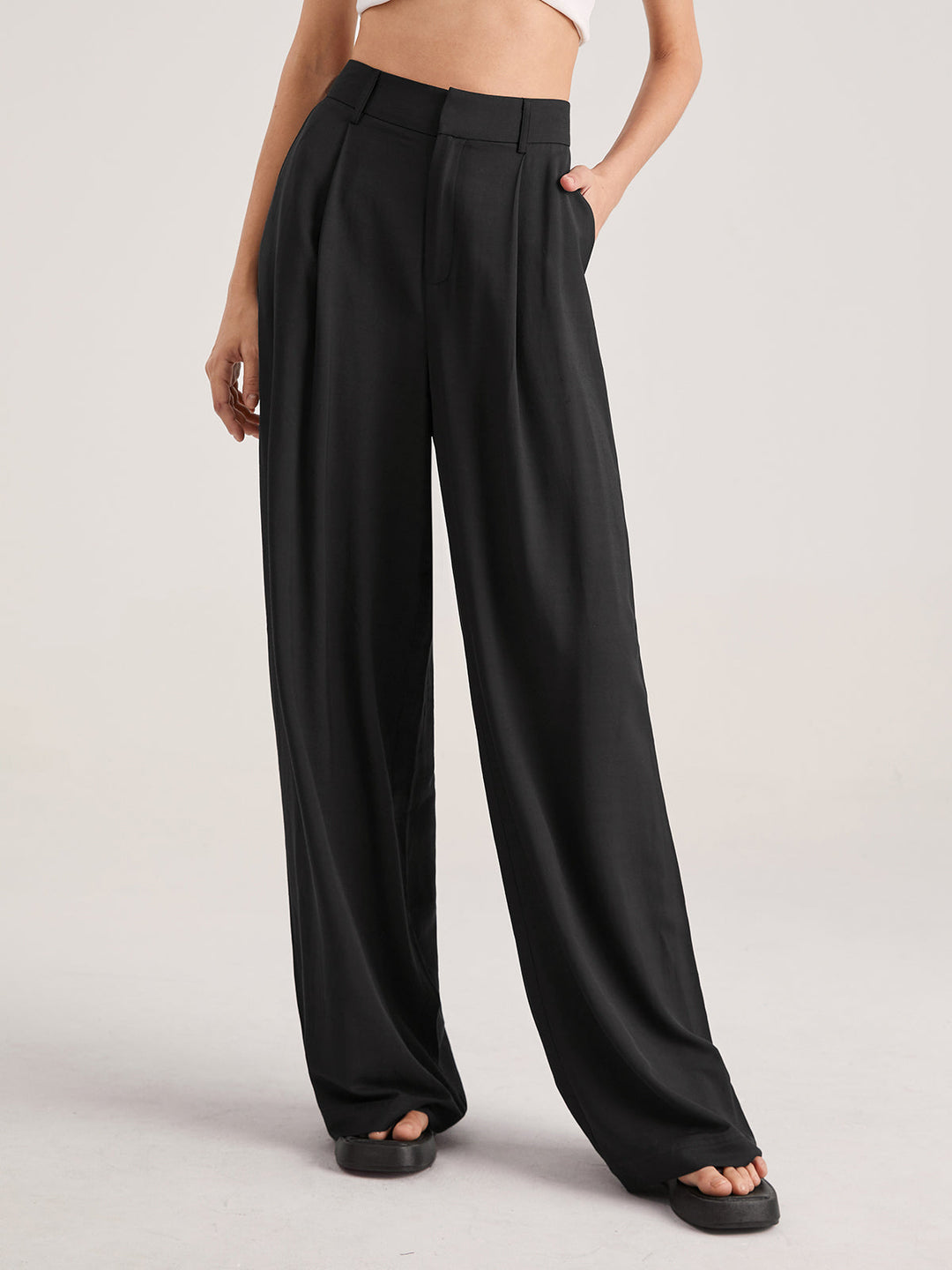 Übergroße Hose mit hoher Taille und Bügelfalten vorne 