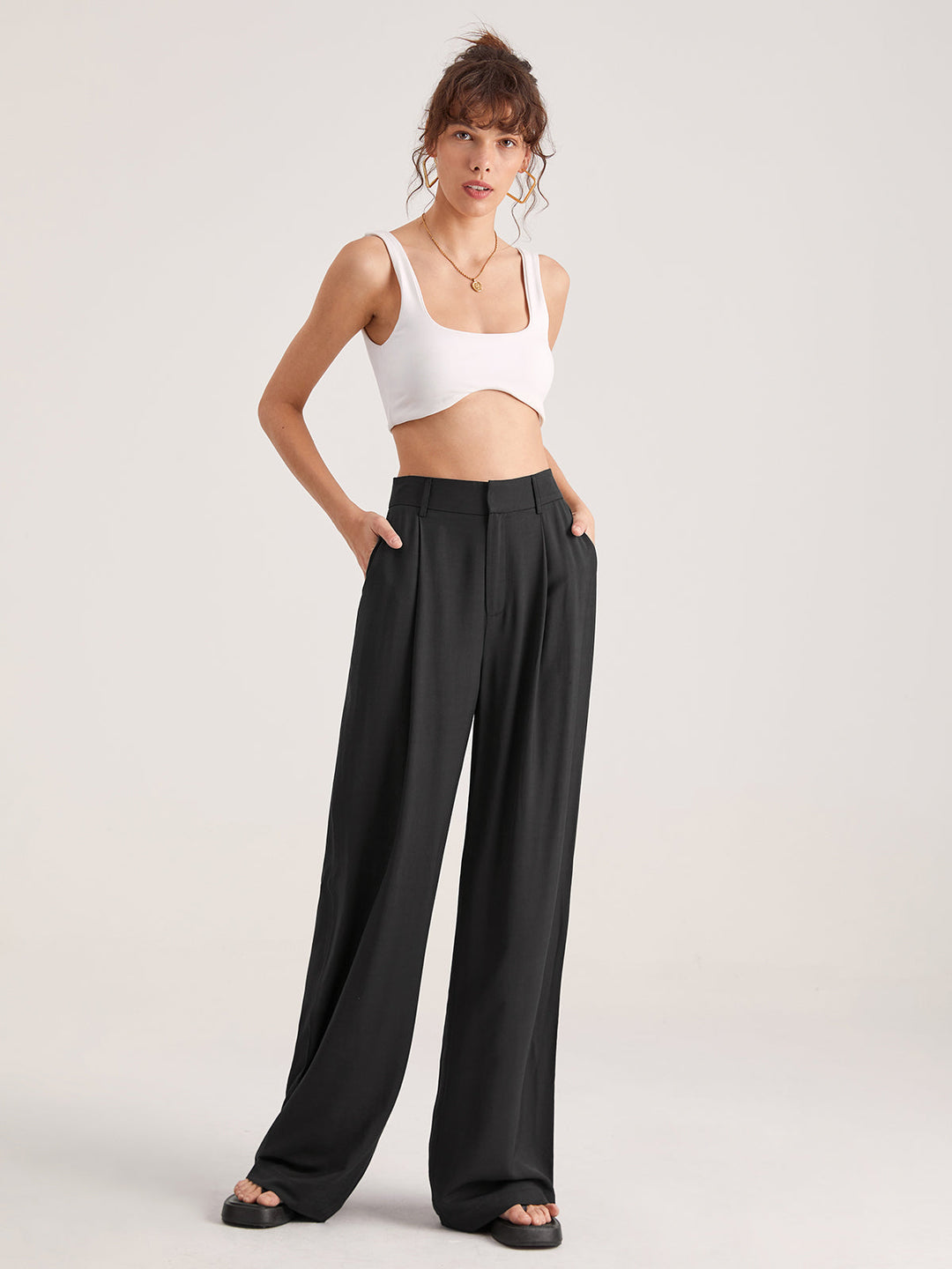 Übergroße Hose mit hoher Taille und Bügelfalten vorne 