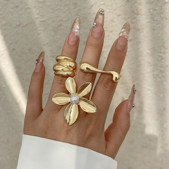 Anello regolabile con fiore oversize