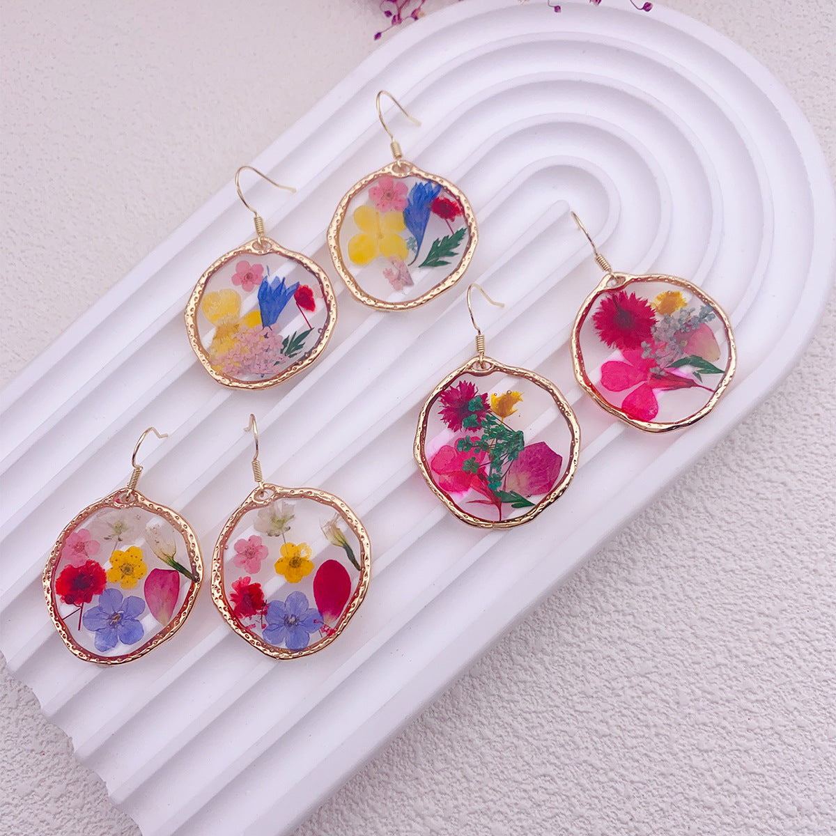 Pendientes de oro con flores secas multicolores Drop Glue