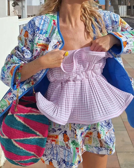 Chaqueta y pantalón corto con estampado de grafiti