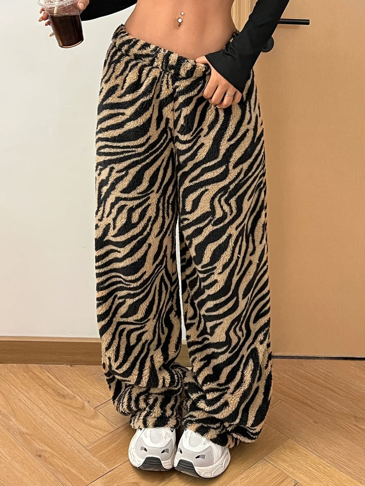 Plüschhose mit weitem Bein und Leopardenmuster