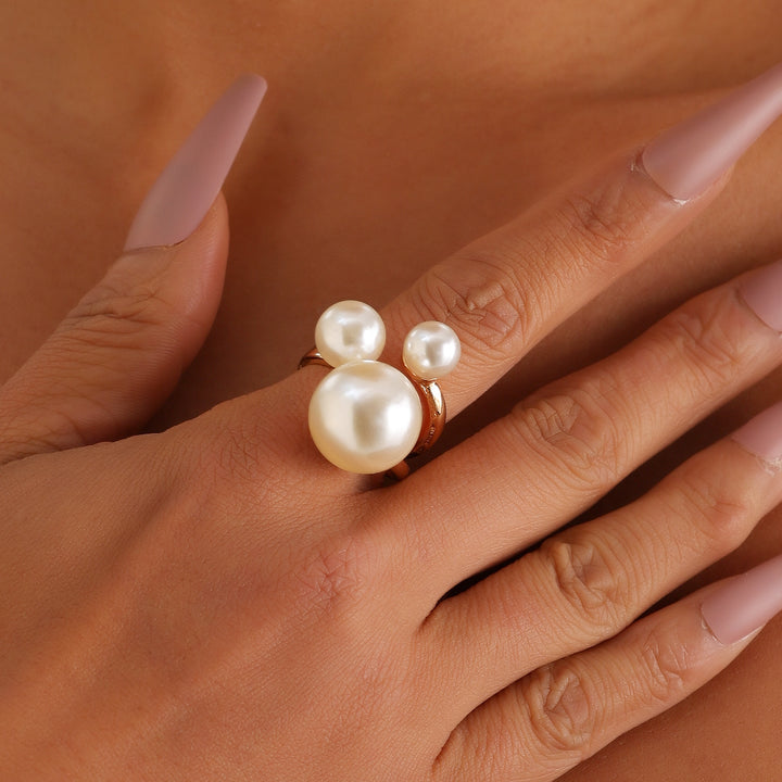 Anello regolabile con tre perle
