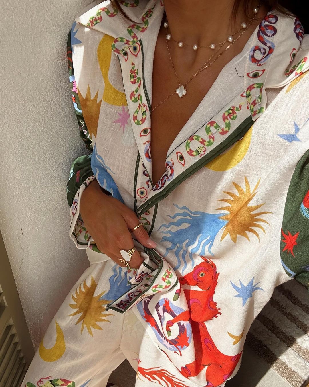 Conjunto de camisa de manga comprida com estampa exclusiva de beleza e calças de cintura elástica