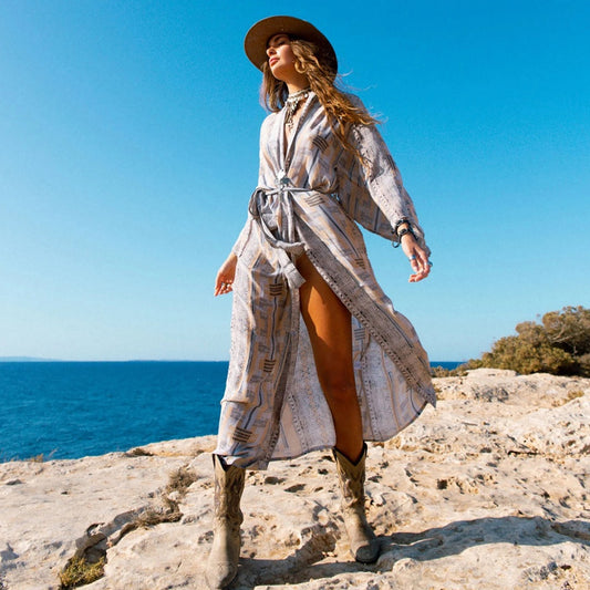 Kimono estilo plumero con abertura frontal abierta y estampado étnico geométrico retro