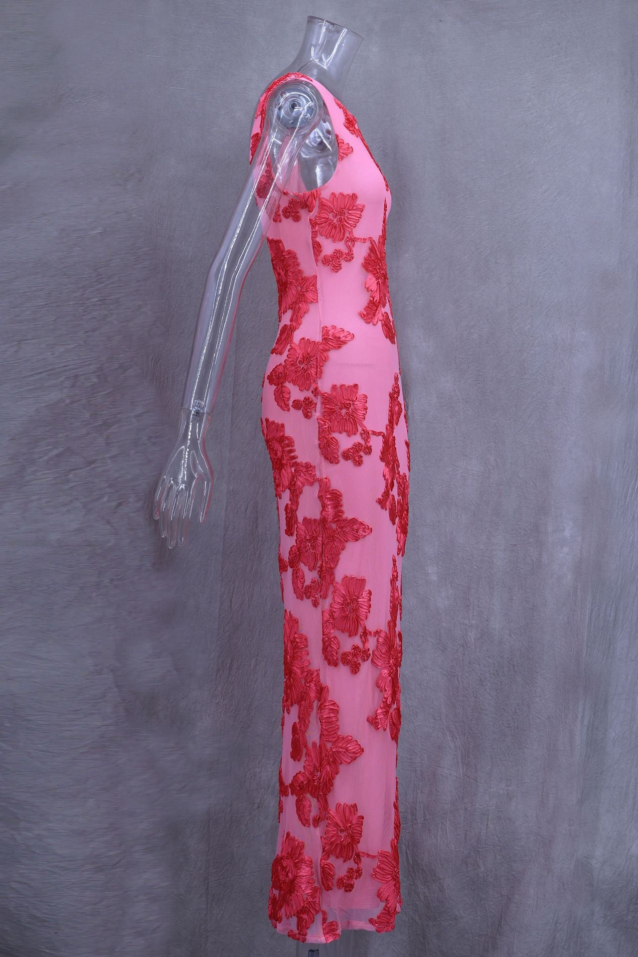 Exquisito vestido largo ajustado con estampado floral en 3D