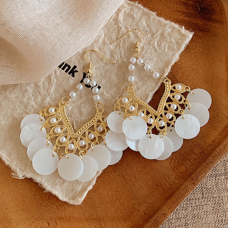 Pendientes de cuentas estilo boho con flecos de perlas