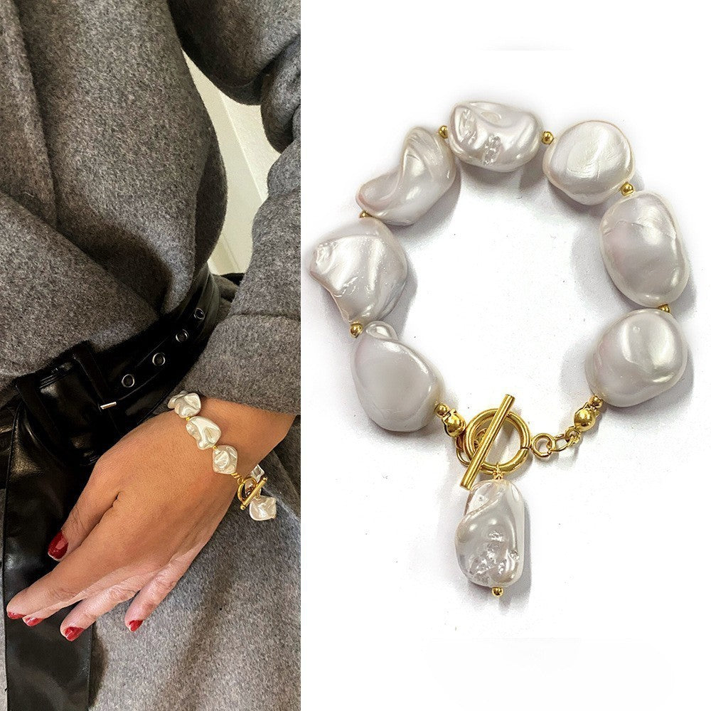 Elegante pulsera de cuentas irregulares