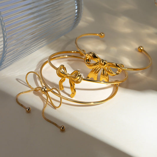 Bonita pulsera abierta con lazo