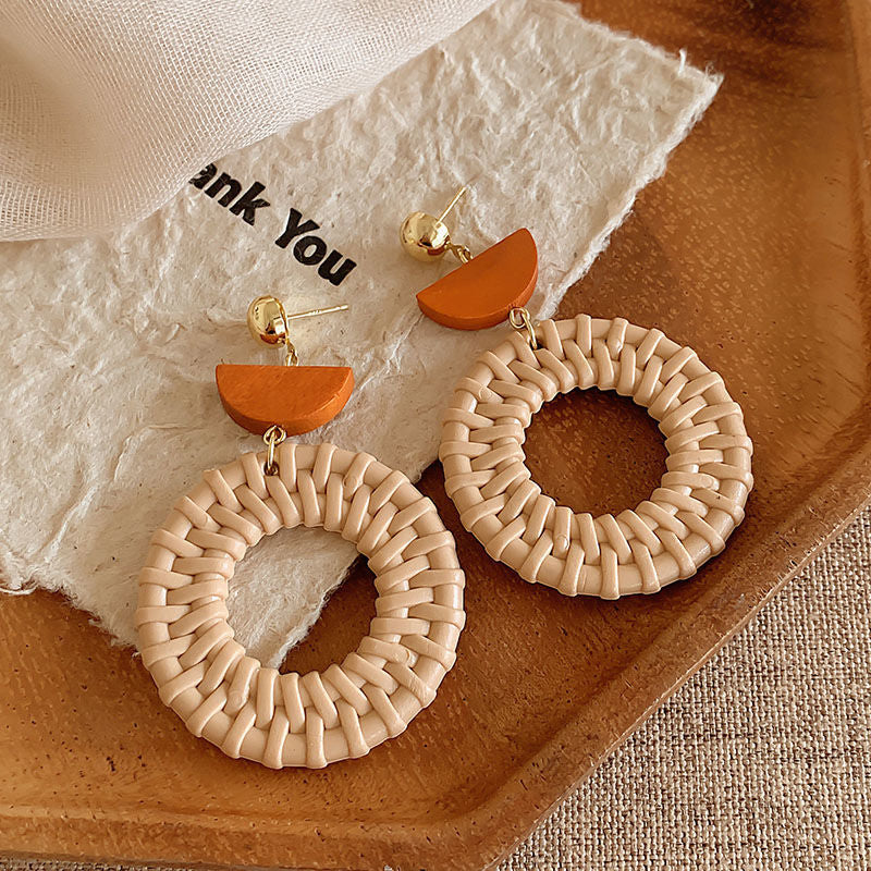 Pendientes de cuentas estilo boho con flecos de perlas