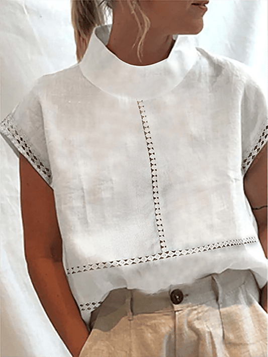 Camisa casual con diseño de encaje y medio cuello alto