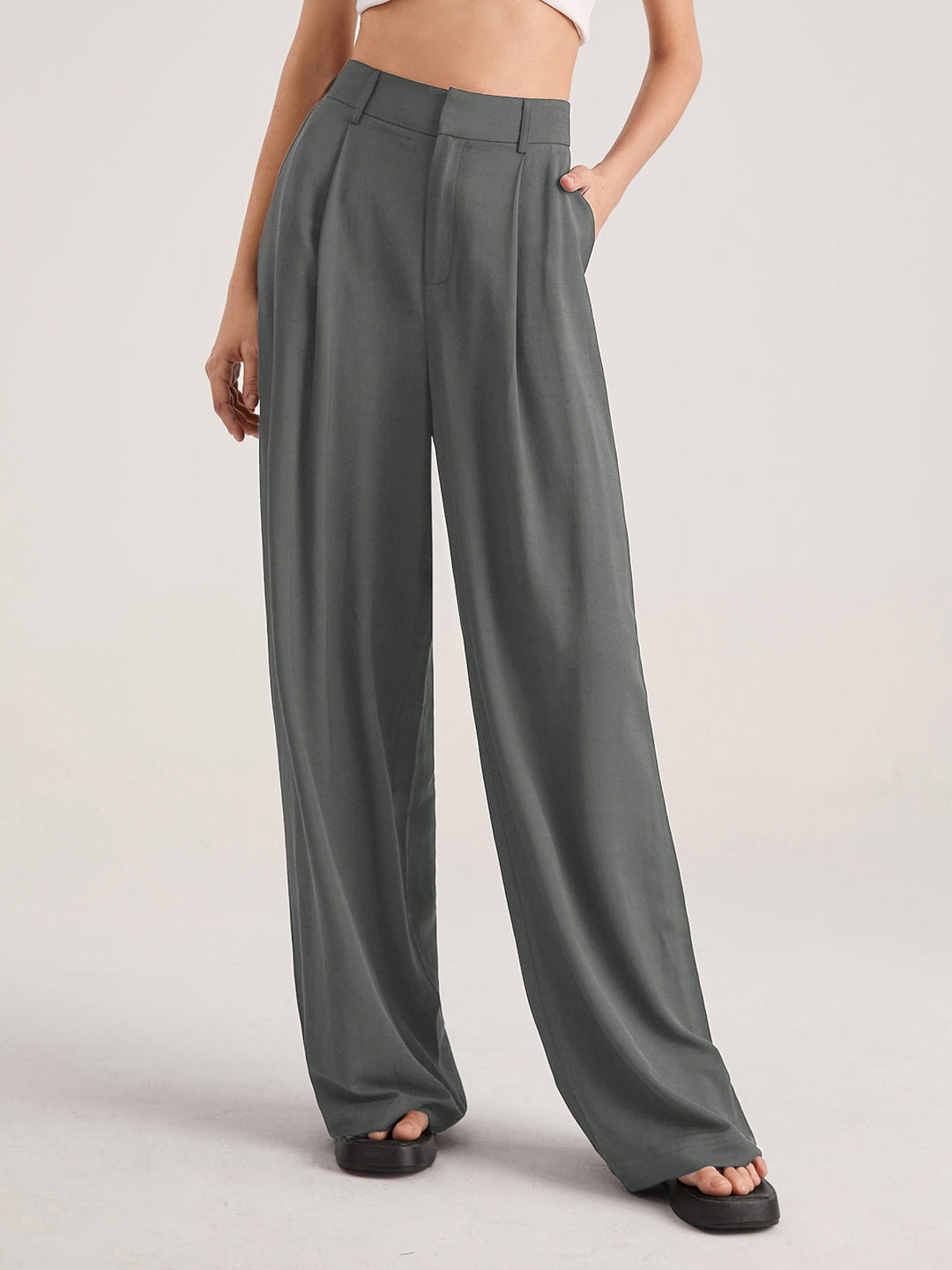 Übergroße Hose mit hoher Taille und Bügelfalten vorne 