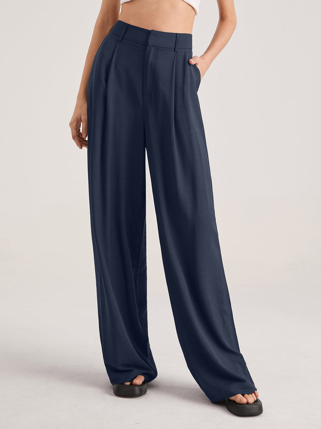 Übergroße Hose mit hoher Taille und Bügelfalten vorne 